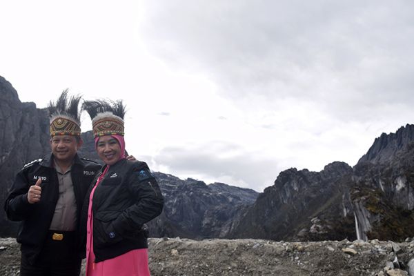 Tito Karnavian Bernostalgia di Salju Bumi Papua