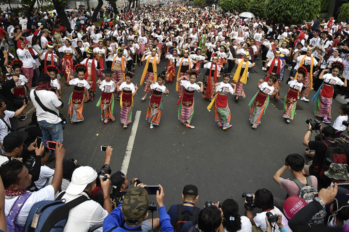 Serunya Flashmob Tari Tradisional di Senayan