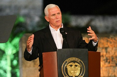 Wapres AS Mike Pence Kecam Nasionalis Kulit Putih