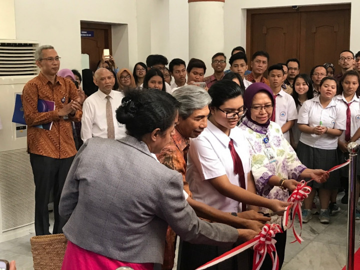 Wamenlu Paparkan Sejarah Diplomasi Indonesia kepada Siswa Sekolah