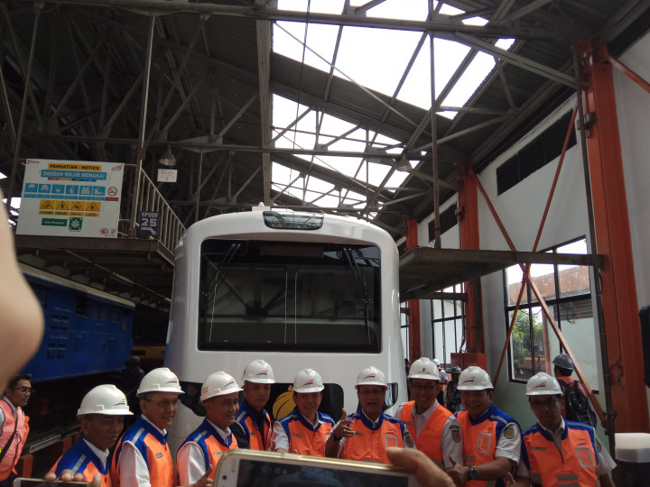 Satu Rangkaian Kereta Bandara Soetta Tiba di Stasiun Manggarai