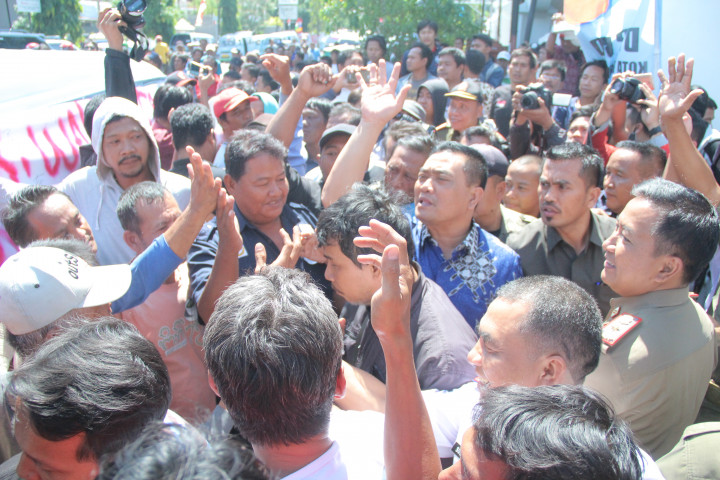 Wali Kota Cirebon: Hentikan Operasional Transportasi <i>Online</i>