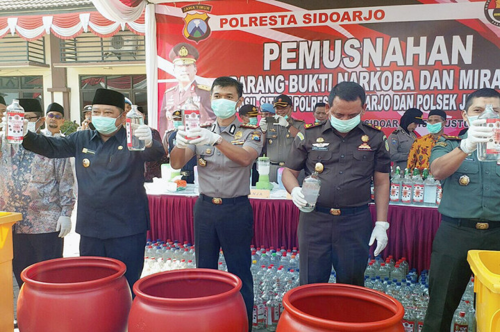 Ribuan Miras dan Narkoba Dimusnahkan di Sidoarjo