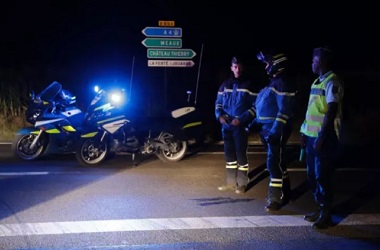 Pria Tabrakkan Mobil ke Restoran Dekat Paris, Satu Orang Tewas