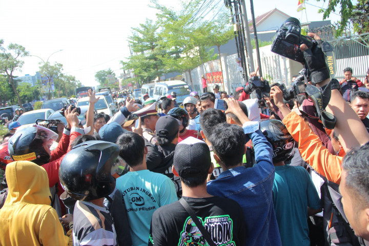 Pengendara Motor jadi Korban <i>Sweeping</i> Sopir di Cirebon