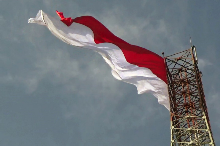 20 Bendera Berukuran Raksasa Berkibar di Jombang