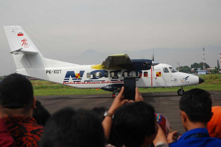 Pilot Esther Bangga Terbangkan N219