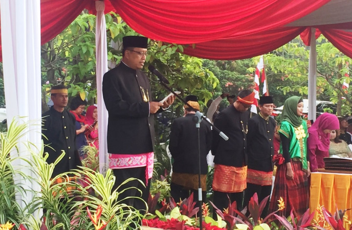 Pimpin Upacara di Puspiptek, Menristekdikti Berbusana Khas Betawi