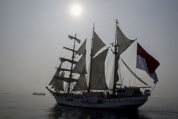 Upacara HUT ke-72 RI di Tengah Laut Jawa