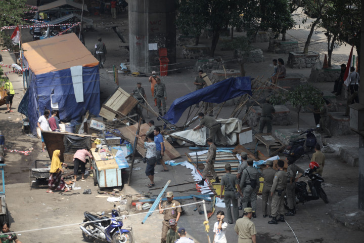 Djarot Ancam Tarik KJP dan BPJS Penerobos Trotoar