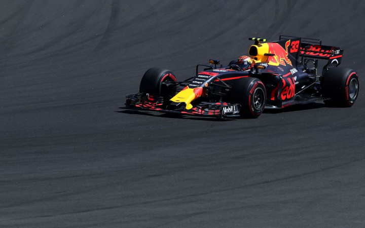 Horner: Verstappen takkan Tergoda Ferrari dan Mercedes