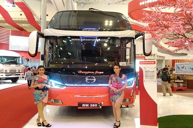 Hino Kenalkan Kuda Oranye Asal Tulung Agung