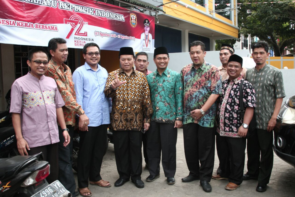 Hidayat Nur Wahid bersama pengurus DDI Kota Bandar Lampung. Foto: dok MPR