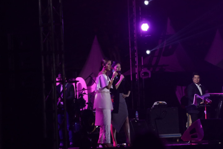 Isyana dan Raisa Bertukar Lagu di Prambanan Jazz