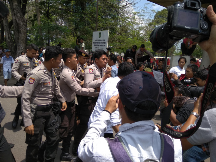 Dishub Sumsel: Wajar Sopir Angkot <i>Sweeping</i> Taksi <i>Online</i>