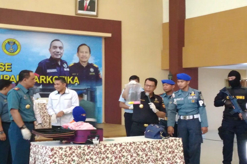 Gelar perkara 120 gr sabu yang ditemukan pada seorang penumpang pesawat mendarat di Bandara Juanda Surabaya, MTVN - Hadi