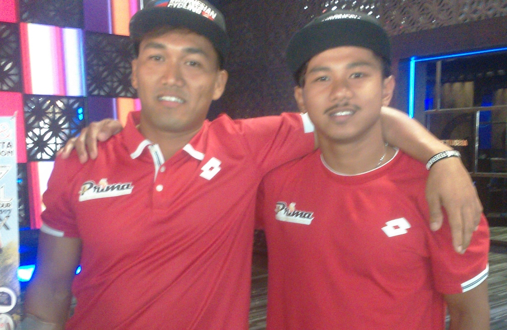 Atlet BMX Indonesia Rio Akbar (kanan) dan I Gusti Bagus Saputra (MTVN/Rendy Renuki H)