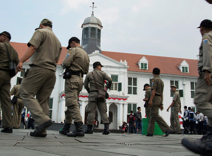 Bocorkan Rencana Razia lewat <i>WhatsApp</i>