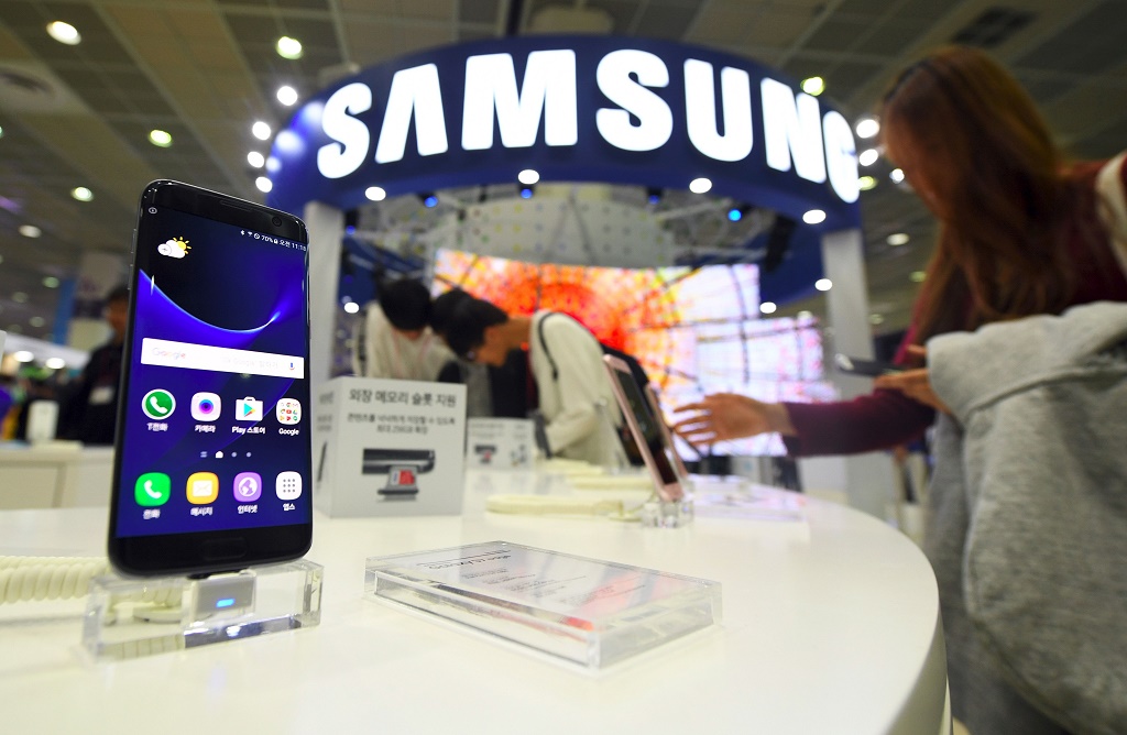 Samsung akan meluncurkan Galaxy Note 8 besok. (AFP PHOTO / JUNG YEON-JE)