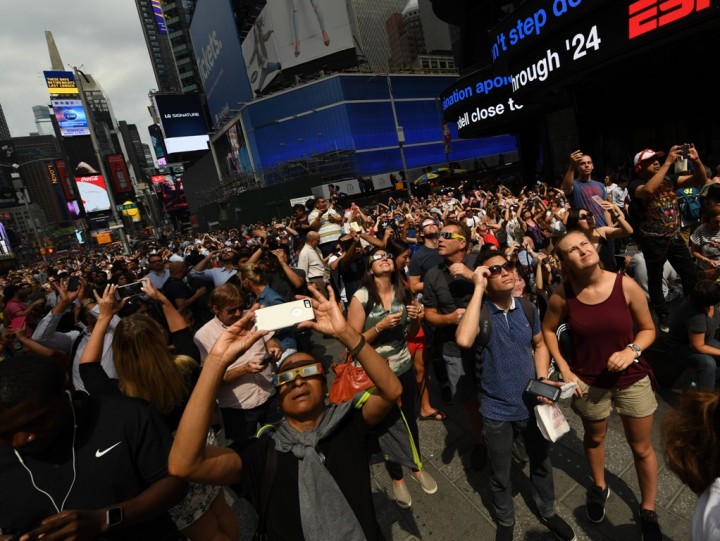 Gerhana Matahari Total Memukau Warga Amerika