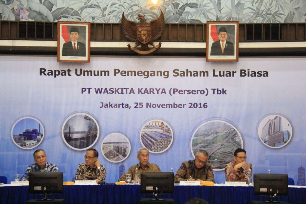 ?Direktur Utama Waskita Karya M. Choliq (kedua dari kiri). (FOTO: MTVN/Dian Ihsan Siregar)