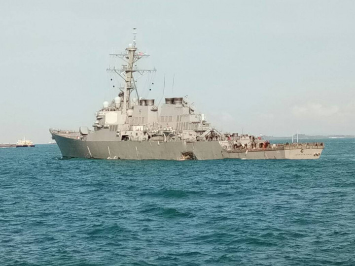 TNI AL Sisir Pulau-pulau Kepri Cari 10 Awak Kapal AS