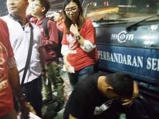 Suporter Indonesia dan Petugas Keamanan Malaysia Ricuh