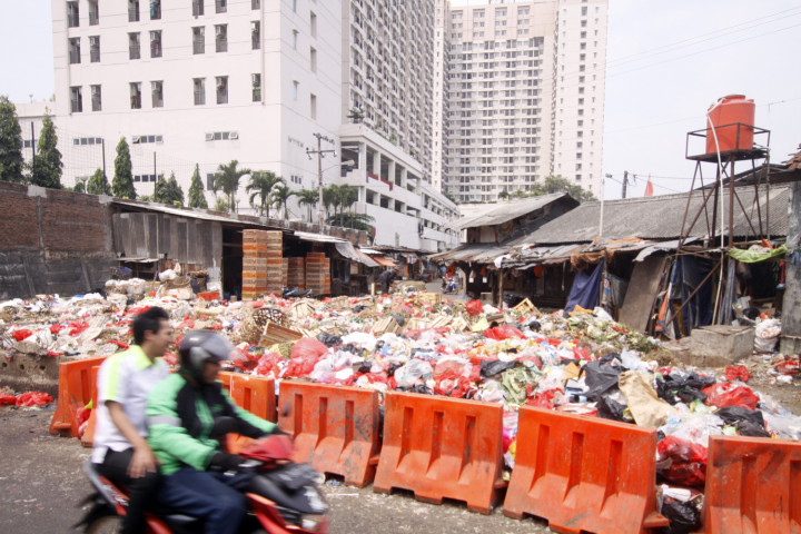 Sampah Berceceran di Kota Peraih Adipura