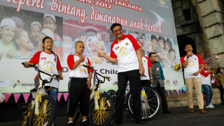 Hari Anak Nasional, Djarot Bagi-bagi Sepeda