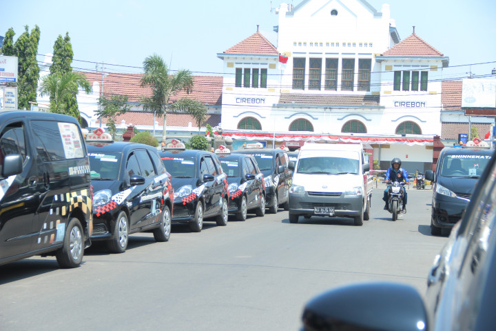 Sopir Taksi Makin Kalah