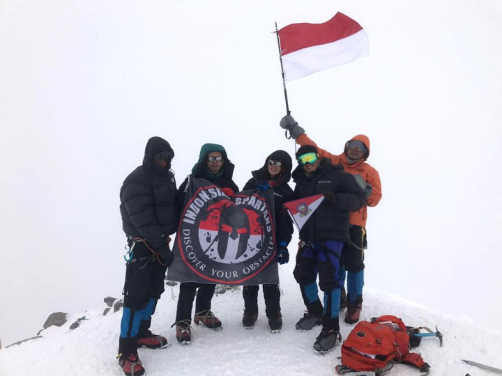 STAPALA Taklukan Puncak Tertinggi Benua Eropa, Mt. Elbrus pada HUT ke-72 RI