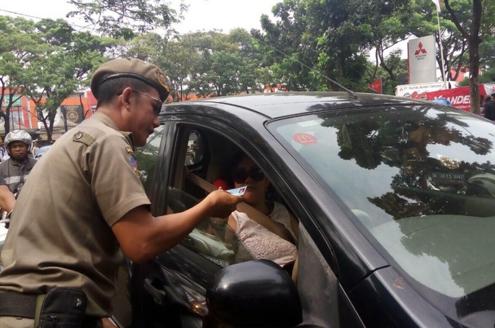 Puluhan Warga Terjaring Operasi Kependudukan di Bintaro