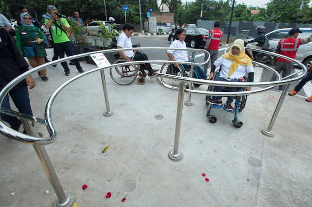 Djarot Ingin Trotoar Dipasang Lampu dan CCTV