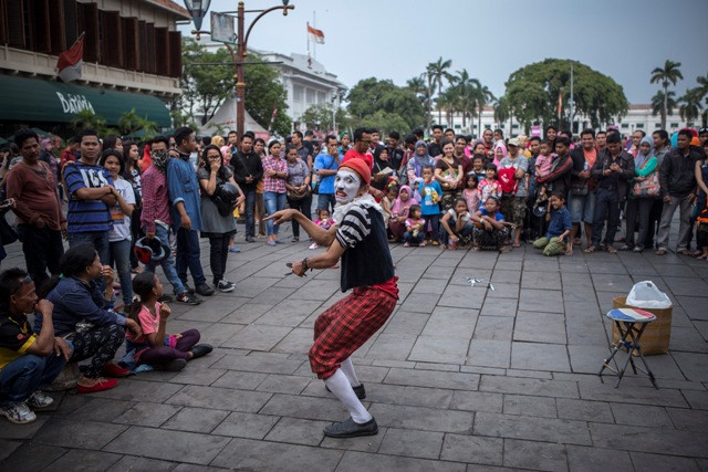 Manusia Patung dan Seniman Tato di Kota Tua akan Diatur