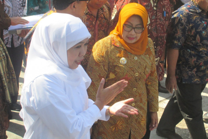 Khofifah Minta Dinsos Kembalikan Rastra ke Bulog