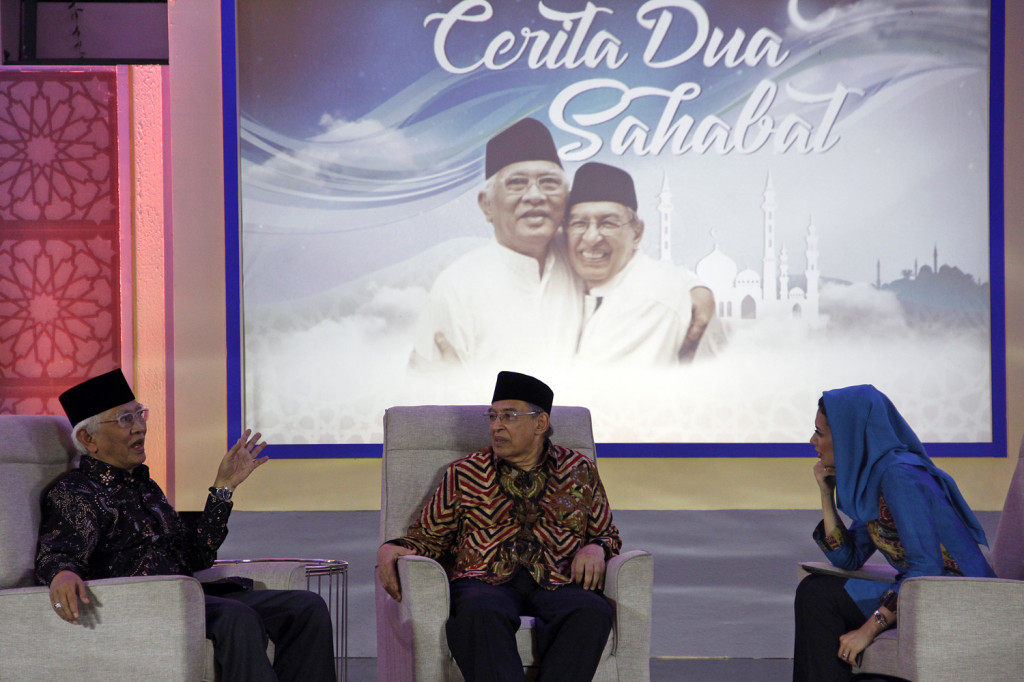  Puisi  Cinta Untuk  Abdi  Negara  Pantun Cinta