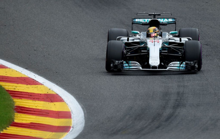 Diganggu Hujan, Hamilton Kuasai Sesi Latihan Bebas Kedua