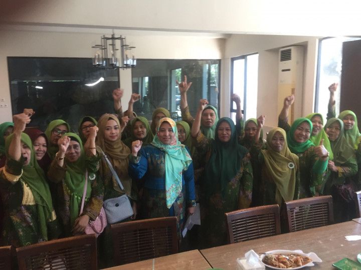 Puluhan Muslimat Jatim Ingin Khofifah Jadi Cawapres Jokowi