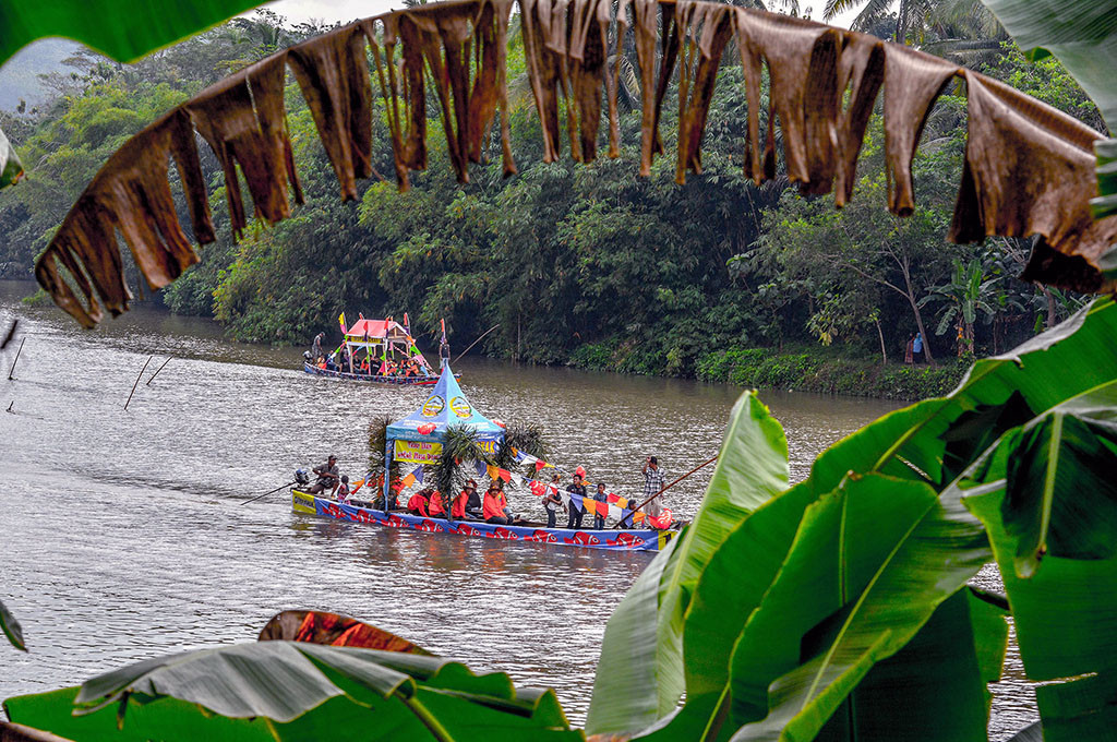 Festival Serayu Banyumas 2017 yang digelar di Sungai Serayu beberapa waktu lalu -- MI/Liliek Dharmawan