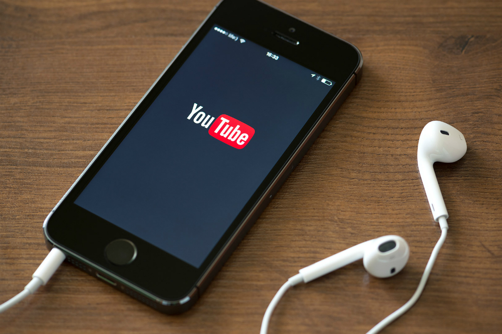 Begini cara memanfaatkan fitur chat dalam aplikasi YouTube mobile.