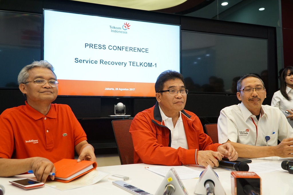 Pihak Telkom menjelaskan masalah satelit yang mati. (MTVN / DANU)