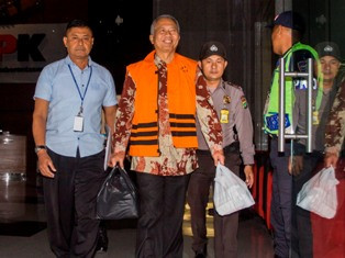 KPK Sita Batu Akik Hingga Keris Milik Tonny Budiono