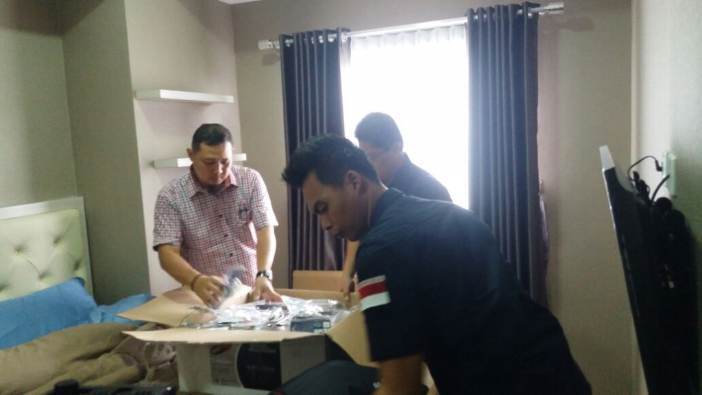 Penggeledahan apartemen adik bos First Travel/MTVN/Adin