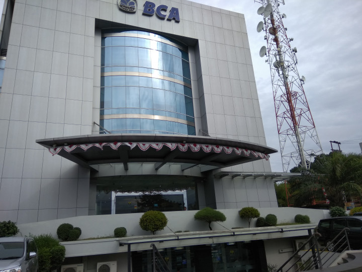 ATM Offline, Uang Menumpuk di Kantor Cabang