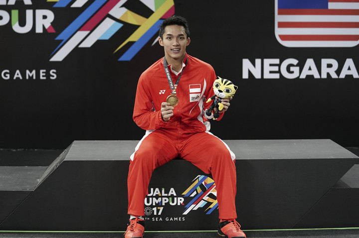 Jonathan Christie Raih Emas Bulu Tangkis