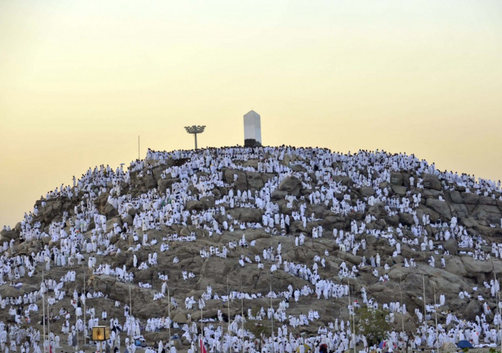Jutaan Jemaah Bergerak ke Arafah