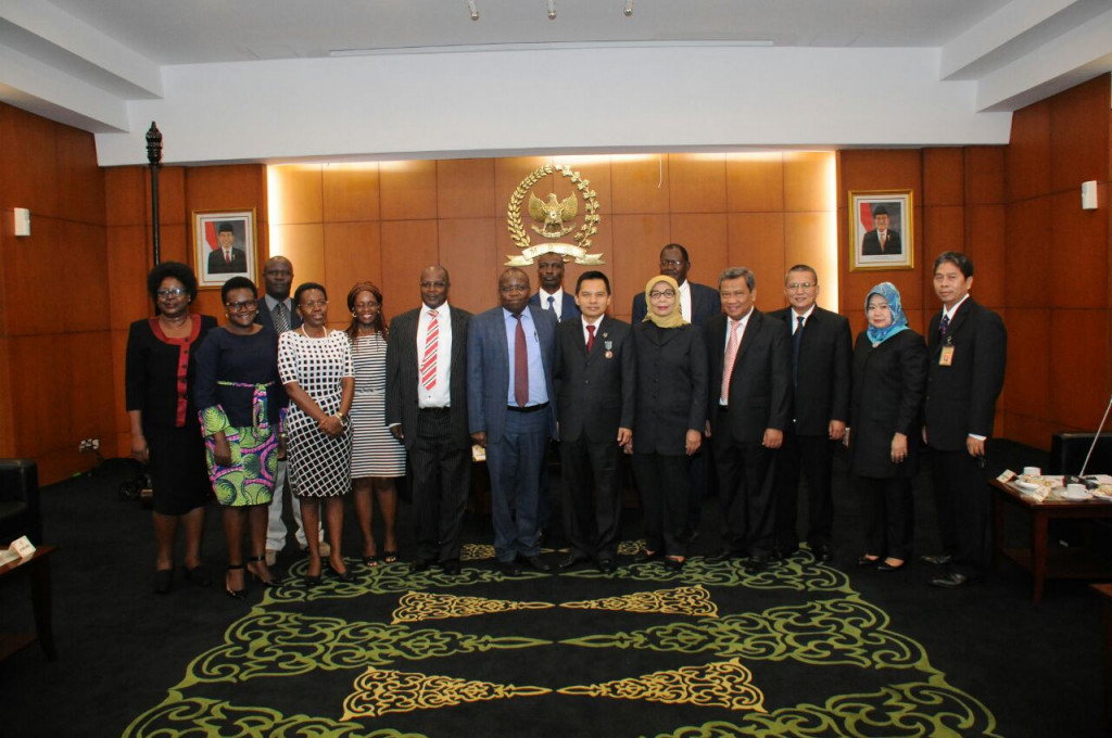 Sesjen MPR Ma'ruf Cahyono menerima kunjungan delegasi Kementerian Urusan Devolusi dan Perencanaan Republik Kenya. Foto: dok MPR