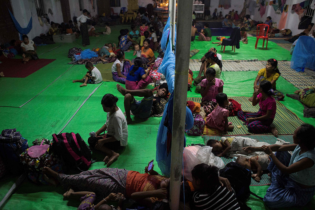 18 Ribu Warga Rohingya Melarikan Diri ke Bangladesh