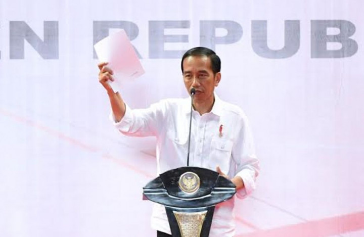 Presiden Serahkan 5.500 Sertifikat Tanah di Sukabumi