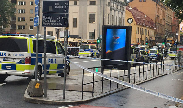 Lokasi penusukan yang melukai polisi Swedia. (Foto: Express)